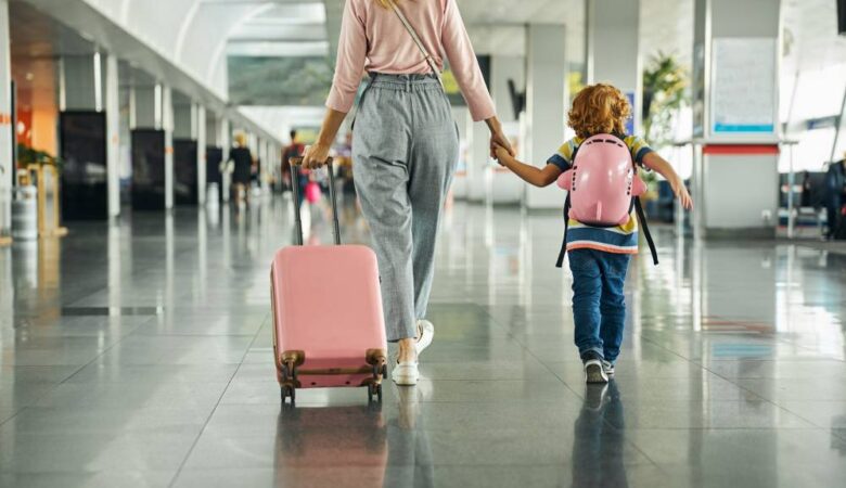 Zgoda na wyjazd dziecka za granicę – czy i kiedy jest potrzebna?